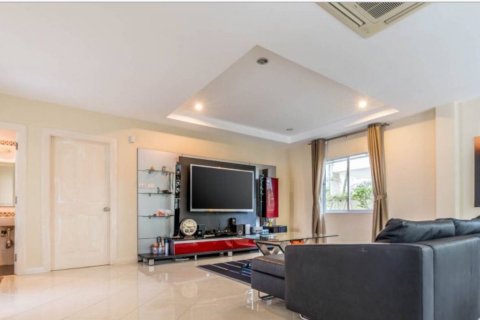 Casa de 3 dormitorios en Pattaya, Tailandia № 22204 - foto 17