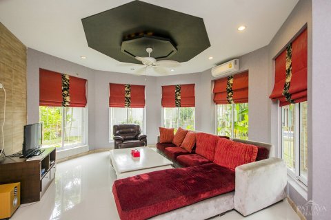 Casa de 4 dormitorios en Pattaya, Tailandia № 23233