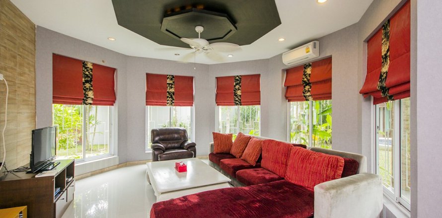 Casa de 4 dormitorios en Pattaya, Tailandia № 23233