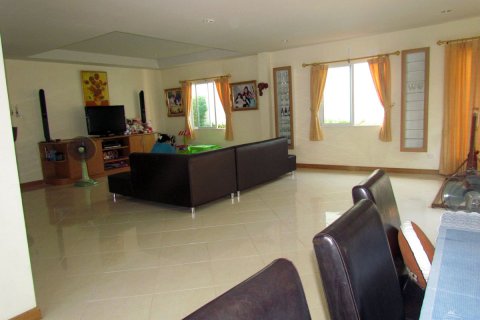 Casa de 3 dormitorios en Pattaya, Tailandia № 24227 - foto 7