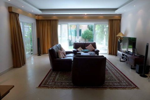 Casa de 4 dormitorios en Pattaya, Tailandia № 20152 - foto 9