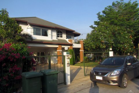 Casa de 3 dormitorios en Pattaya, Tailandia № 24226