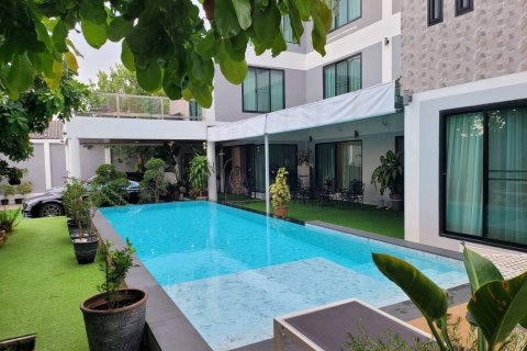 Casa de 5 dormitorios en Pattaya, Tailandia № 22389 - foto 8