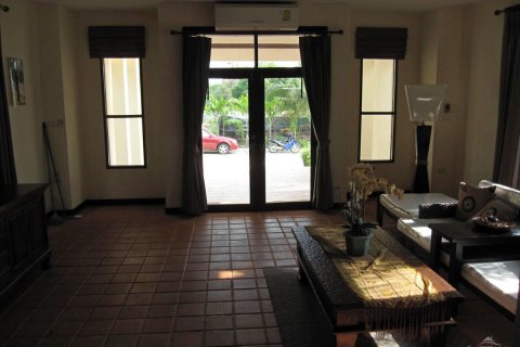 Casa de 3 dormitorios en Pattaya, Tailandia № 22753 - foto 2