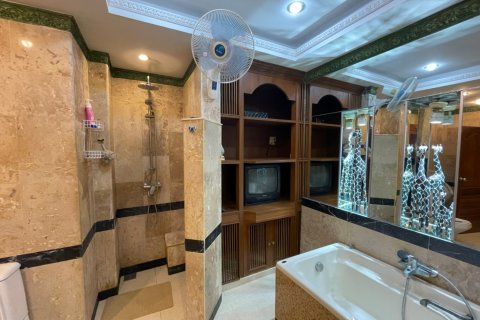 Casa de 4 dormitorios en Jomtien Beach, Pattaya, Tailandia № 22527 - foto 20
