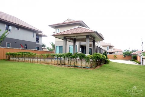Casa de 4 dormitorios en Pattaya, Tailandia № 20795
