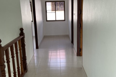 Casa de 3 dormitorios en Jomtien Beach, Pattaya, Tailandia № 21938 - foto 14