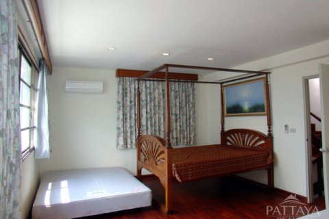 Casa de 4 dormitorios en Jomtien Beach, Pattaya, Tailandia № 22672 - foto 8