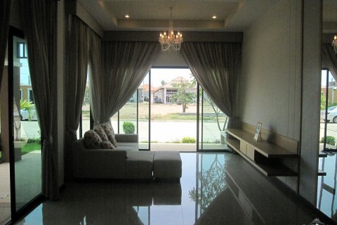 Casa de 3 dormitorios en Pattaya, Tailandia № 22898 - foto 12