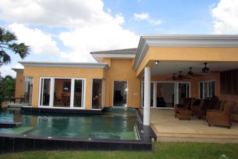 Casa de 5 dormitorios en Pattaya, Tailandia № 20120 - foto 4