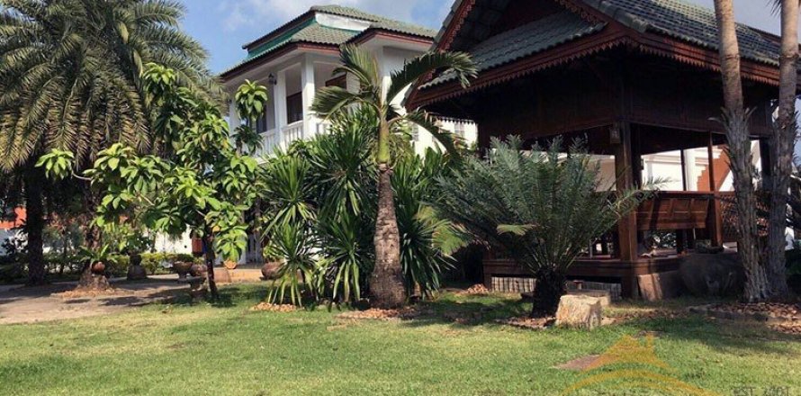Casa de 4 dormitorios en Pattaya, Tailandia № 21207