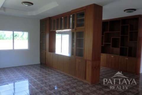 Casa de 4 dormitorios en Pattaya, Tailandia № 23199 - foto 3