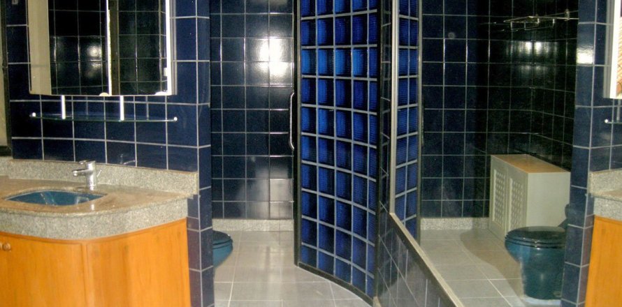 Casa de 4 dormitorios en Pattaya, Tailandia № 23090