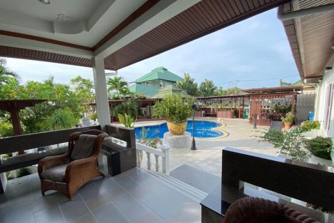 Casa de 4 dormitorios en Pattaya, Tailandia № 22339 - foto 7
