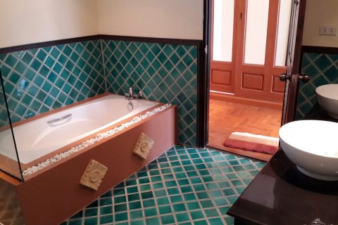 Casa de 5 dormitorios en Pattaya, Tailandia № 23427 - foto 11