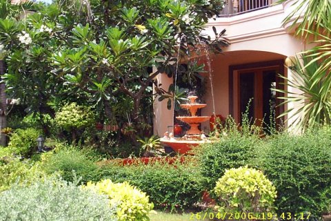 Casa de 4 dormitorios en Pattaya, Tailandia № 22734 - foto 15