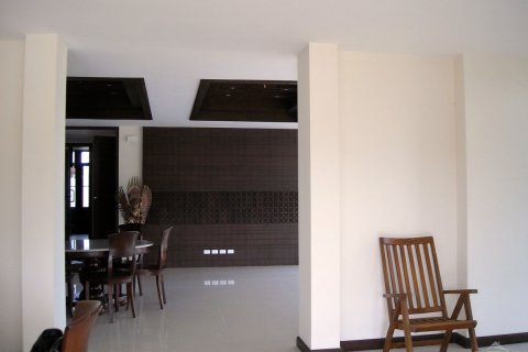 Casa de 4 dormitorios en Pattaya, Tailandia № 23581 - foto 3
