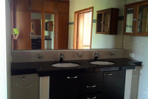 Casa de 3 dormitorios en Pattaya, Tailandia № 20726 - foto 17