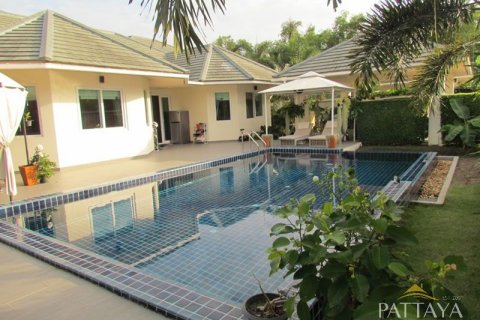 Casa de 4 dormitorios en Pattaya, Tailandia № 21274