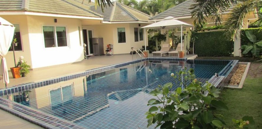 Casa de 4 dormitorios en Pattaya, Tailandia № 21274