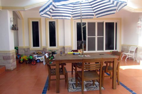 Casa de 4 dormitorios en Pattaya, Tailandia № 19897 - foto 5