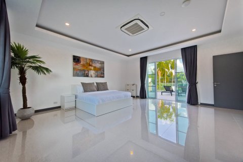 Casa de 5 dormitorios en Pattaya, Tailandia № 21797 - foto 24
