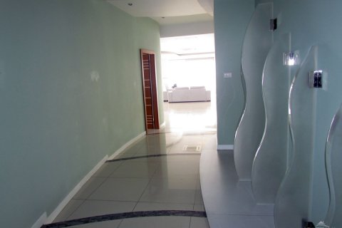Condominio de 3 dormitorios en Jomtien Beach, Pattaya, Tailandia № 23681 - foto 13