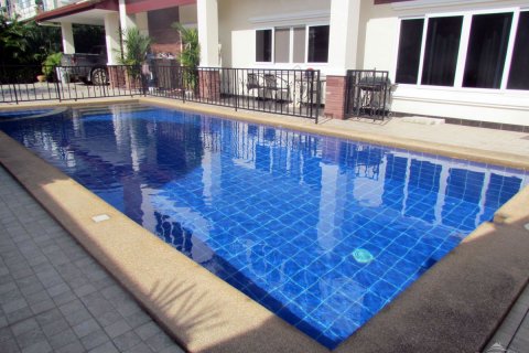 Casa de 4 dormitorios en Pattaya, Tailandia № 20381 - foto 5