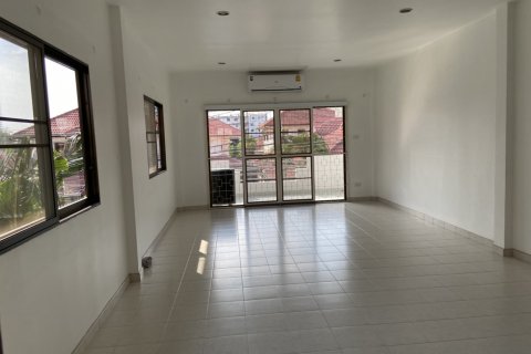 Casa de 3 dormitorios en Jomtien Beach, Pattaya, Tailandia № 21938 - foto 8