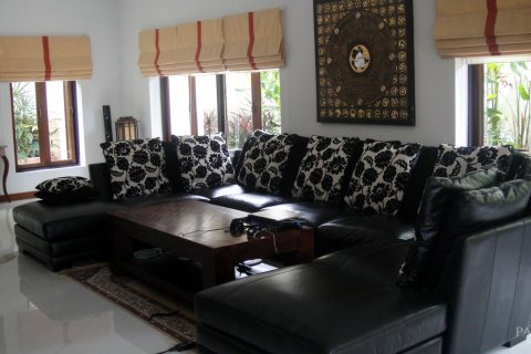 Casa de 4 dormitorios en Pattaya, Tailandia № 23209 - foto 21