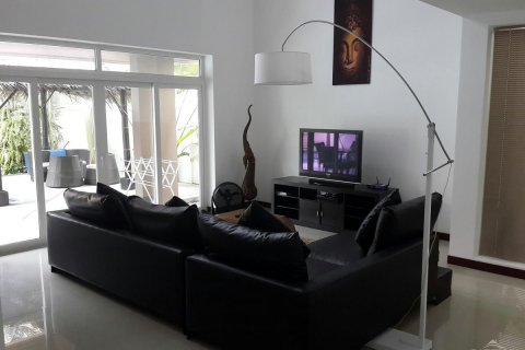 Casa de 4 dormitorios en Jomtien Beach, Pattaya, Tailandia № 24096 - foto 5