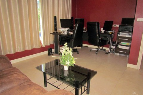 Casa de 4 dormitorios en Pattaya, Tailandia № 20381 - foto 19