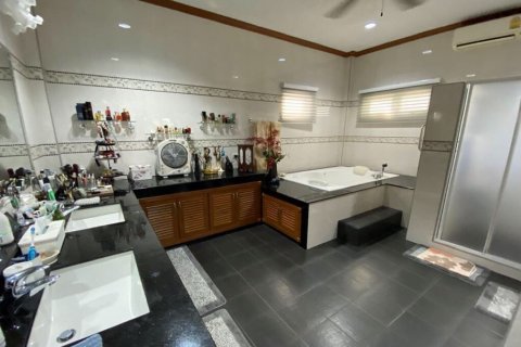 Casa de 4 dormitorios en Pattaya, Tailandia № 22339 - foto 10
