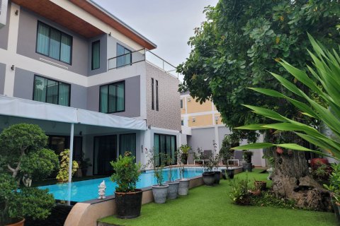 Casa de 5 dormitorios en Pattaya, Tailandia № 22389 - foto 12