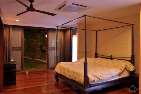 Casa de 4 dormitorios en Pattaya, Tailandia № 23449 - foto 4