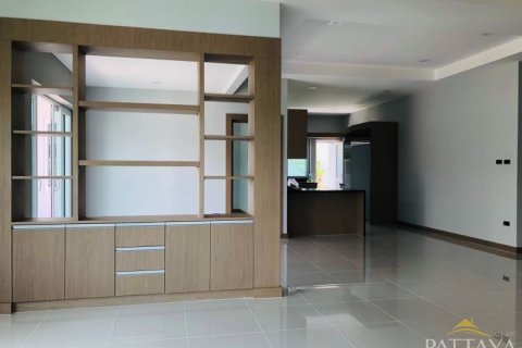 Casa de 4 dormitorios en Pattaya, Tailandia № 21436 - foto 4