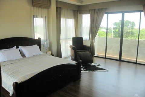 Casa de 4 dormitorios en Pattaya, Tailandia № 22897 - foto 19