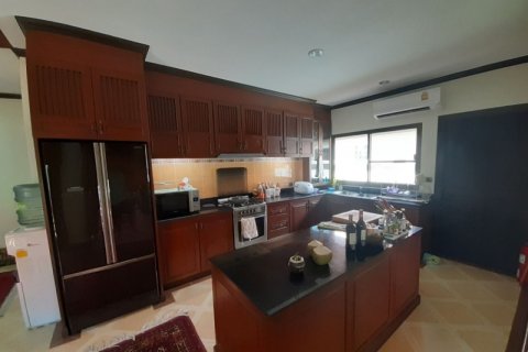 Casa de 3 dormitorios en Pattaya, Tailandia № 22407 - foto 2