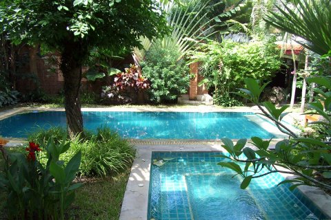 Casa de 4 dormitorios en Jomtien Beach, Pattaya, Tailandia № 20280 - foto 13