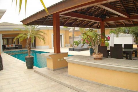 Casa de 5 dormitorios en Pattaya, Tailandia № 22133 - foto 15