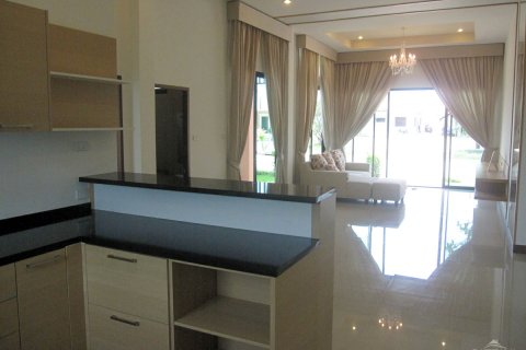 Casa de 3 dormitorios en Pattaya, Tailandia № 22898 - foto 11