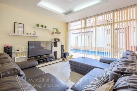 Casa de 4 dormitorios en Pattaya, Tailandia № 22216 - foto 2