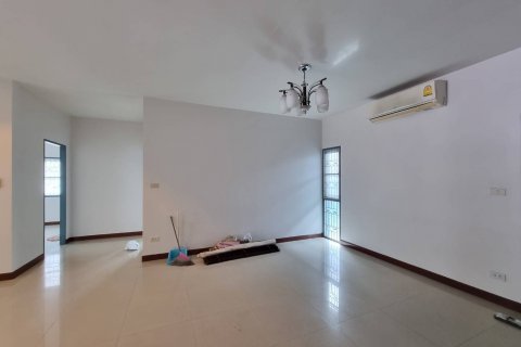 Casa de 3 dormitorios en Pattaya, Tailandia № 22436 - foto 9