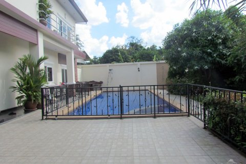 Casa de 4 dormitorios en Pattaya, Tailandia № 20381 - foto 3