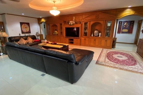 Casa de 4 dormitorios en Pattaya, Tailandia № 22339 - foto 12