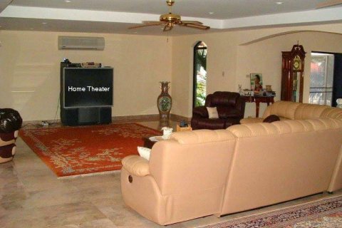 Casa de 5 dormitorios en Pattaya, Tailandia № 23245 - foto 28