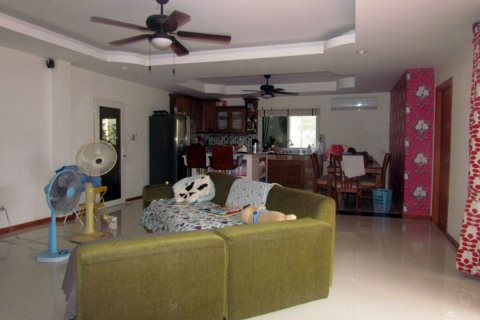 Casa de 4 dormitorios en Pattaya, Tailandia № 19897 - foto 9