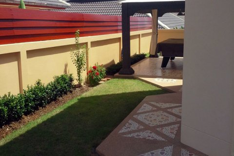 Casa de 4 dormitorios en Pattaya, Tailandia № 24314 - foto 15