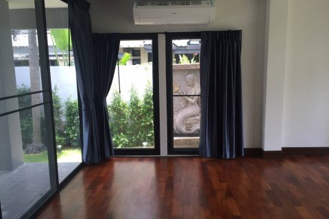 Casa de 5 dormitorios en Pattaya, Tailandia № 22186 - foto 12