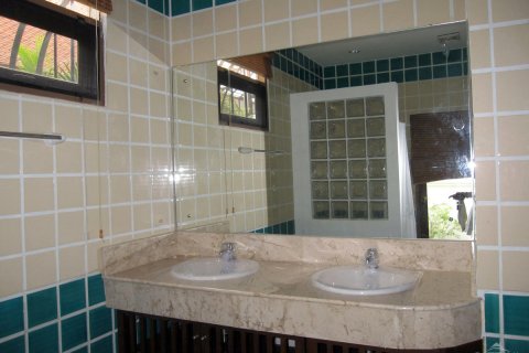 Casa de 3 dormitorios en Pattaya, Tailandia № 22754 - foto 14